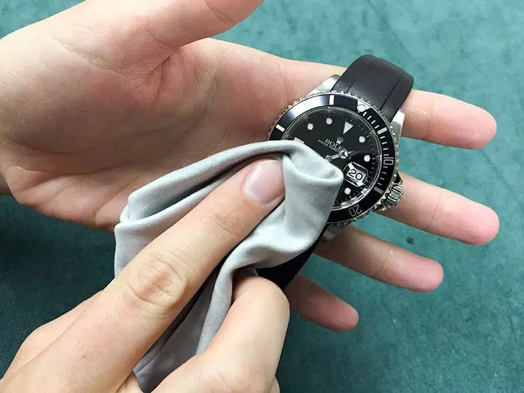 Clean your Watch